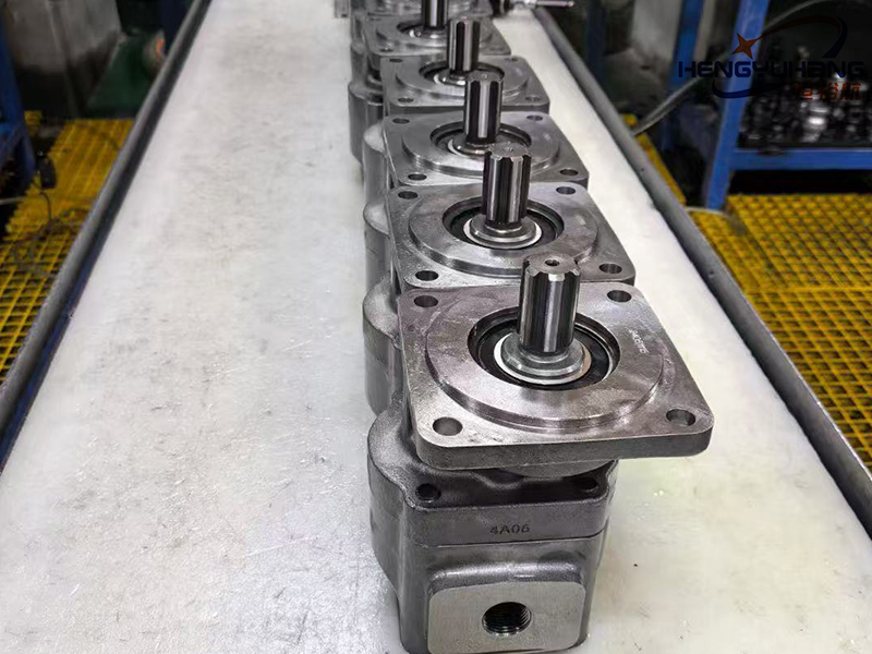 The new 4PTF series adopts a split shaft design. The front cover is equipped with double-row angular contact bearings, which can withstand axial and radial forces, have stronger anti-interference ability and are more durable.