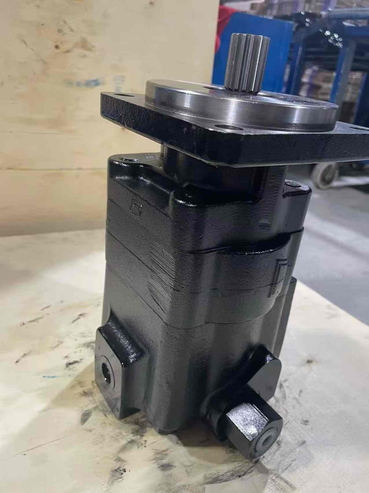 Parker 324-9110-445 Gear Pump 52.4cc Case 580M 580N 590SN